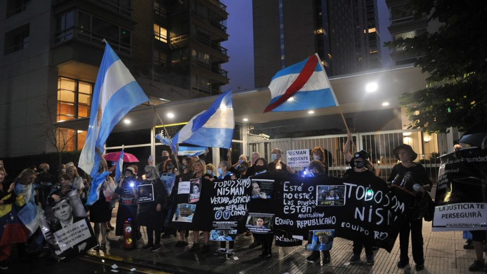 funeral-march-travels-through-buenos-aires-to-commemorate-the-murder-of-prosecutor-nisman