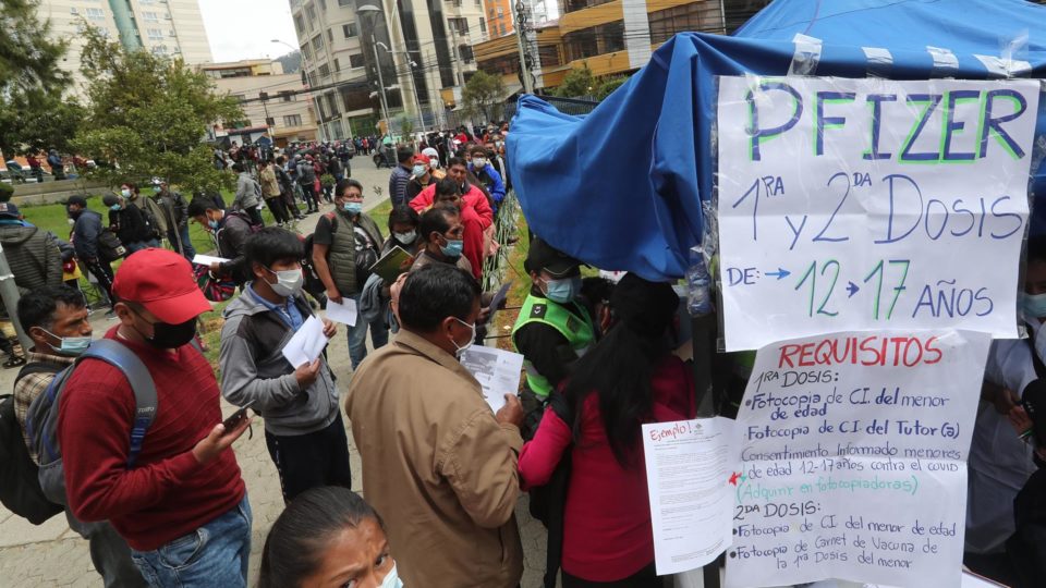 after-pressure-from-entities-linked-to-evo's-party,-bolivia-suspends-vaccination-passport