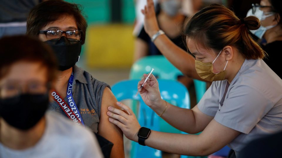president-of-the-philippines-threatens-to-arrest-unvaccinated-people-who-leave-their-home