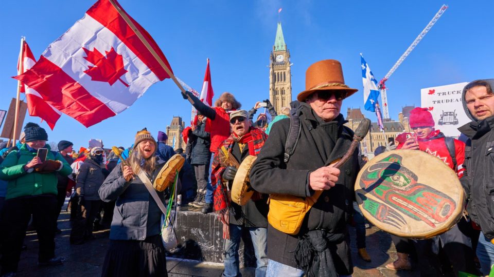 protesters-against-vaccine-passport-in-canada-refuse-to-leave-capital