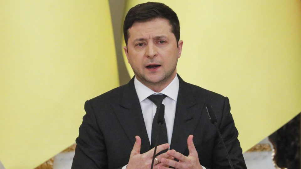 ukraine's-president-says-country-is-'alone'-and-there-are-saboteurs-in-kiev