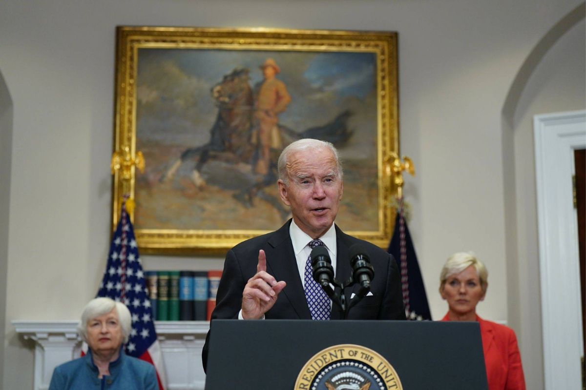 Biden Warns Oil Firms Will Face Higher Tax 