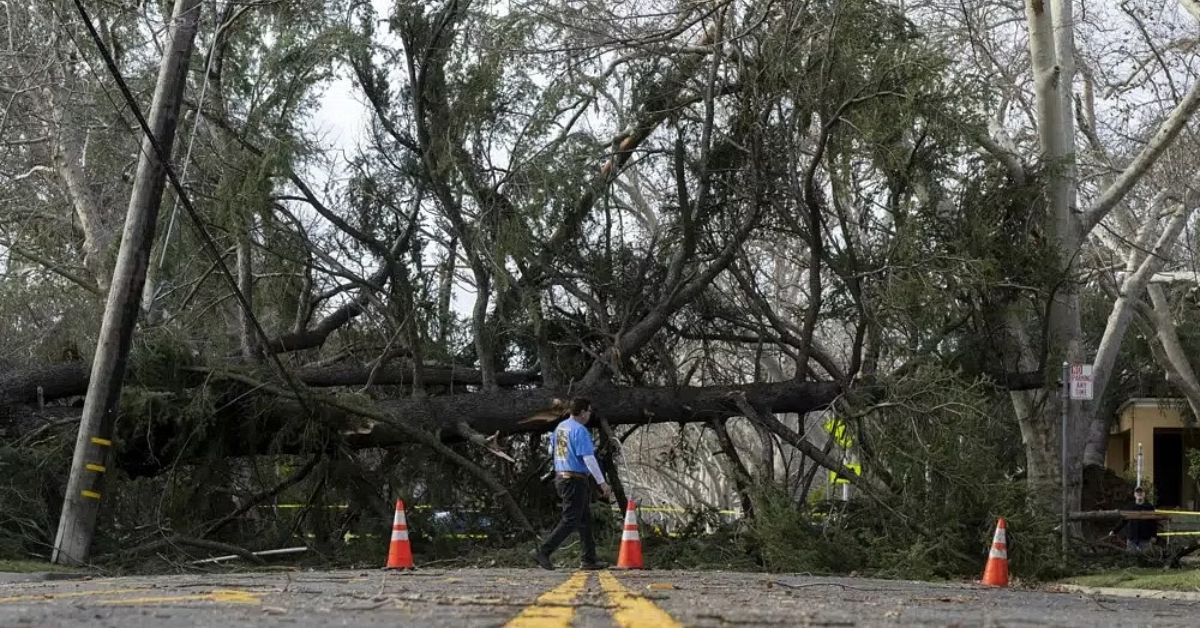 California hit by more storms, braces for potential floods 