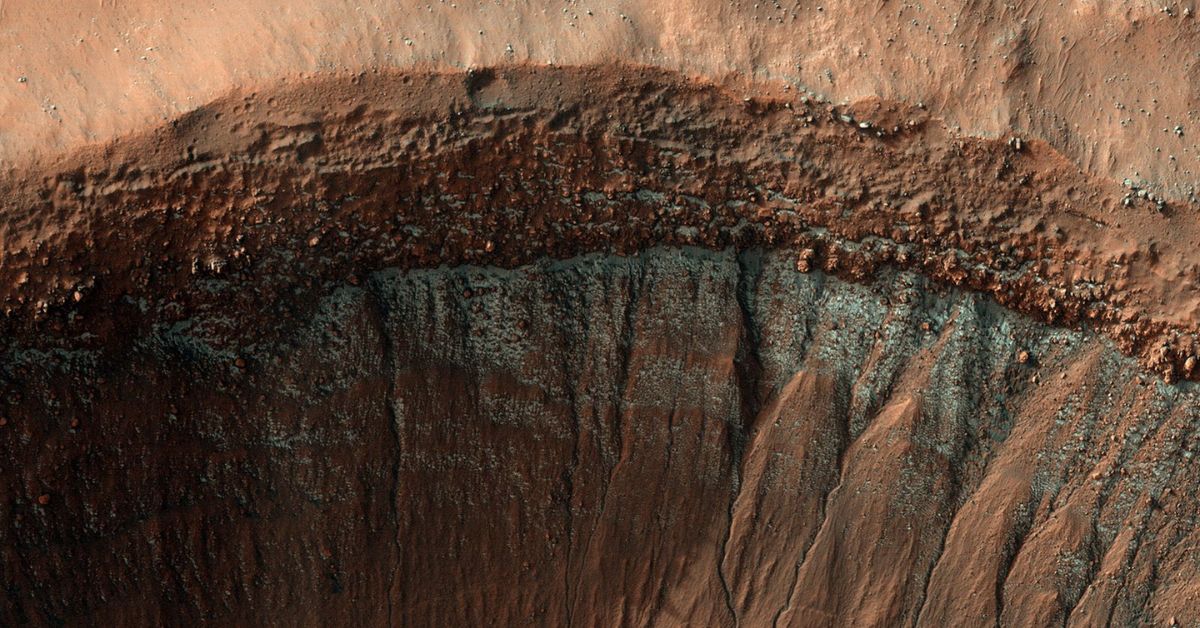 NASA Images Showcase eerie Beauty of Winter on Mars