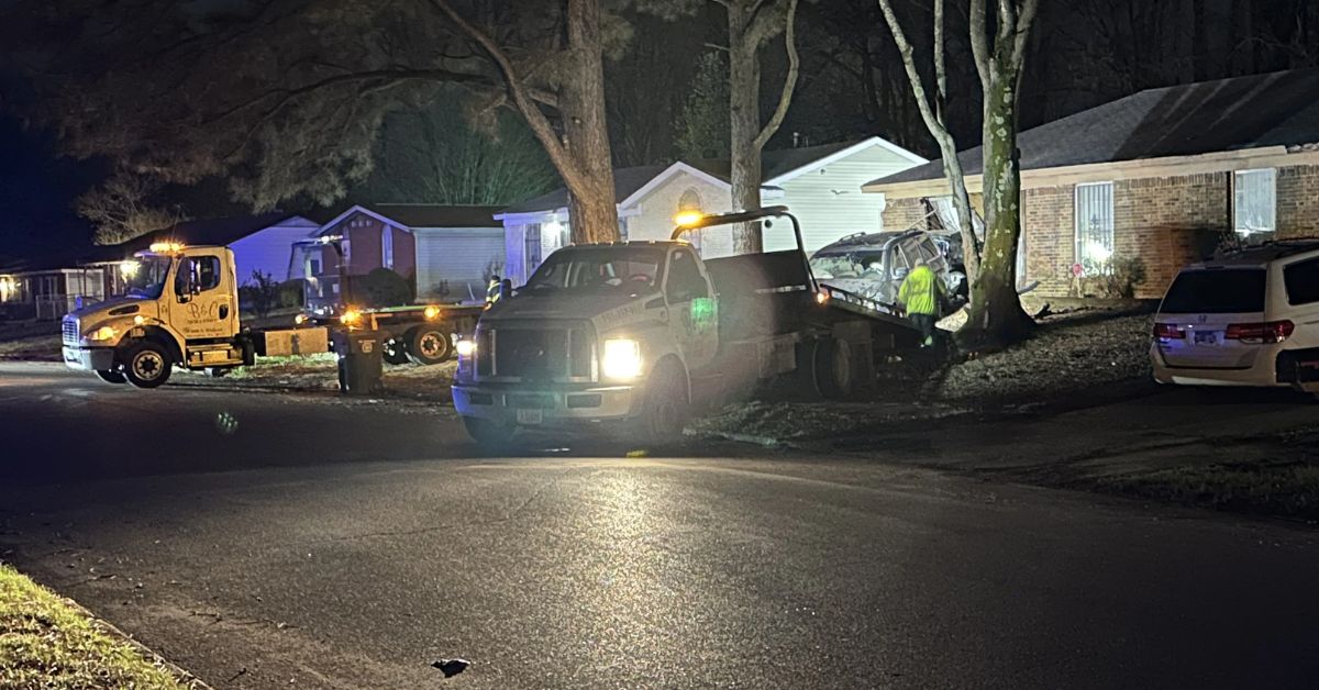 2 Cars Crash Into House in Frayser 