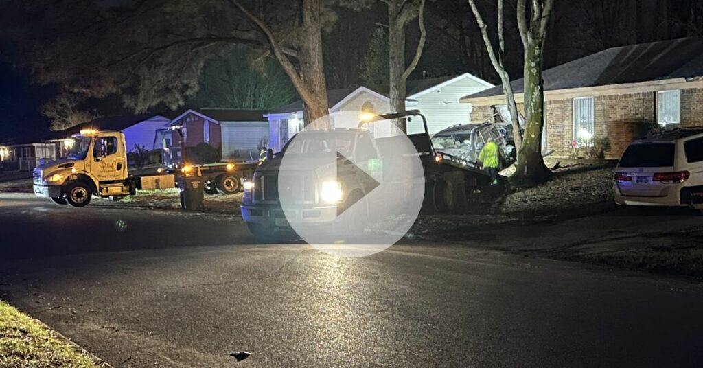 2 Cars Crash Into House in Frayser